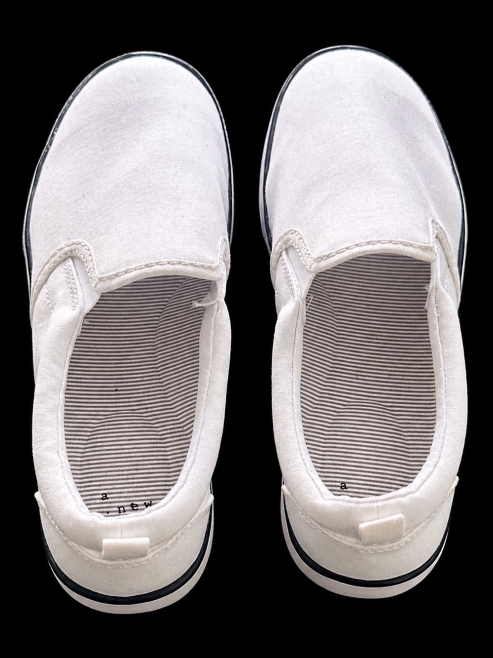 Woman’s White Slip-On Canvas Sneakers
NWT 🖤 Size 8 - Picture 2 of 4